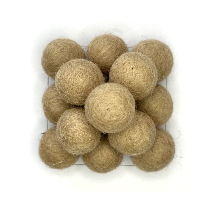Viltballetje 2 cm beige - per 10 stuks - gratis verzending Nederland