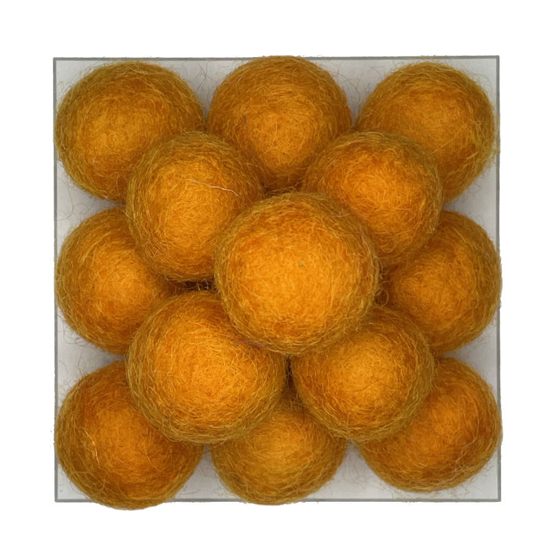 Viltballetje 1,5 cm licht oranje - 15 stuks - gratis verzending Nederland