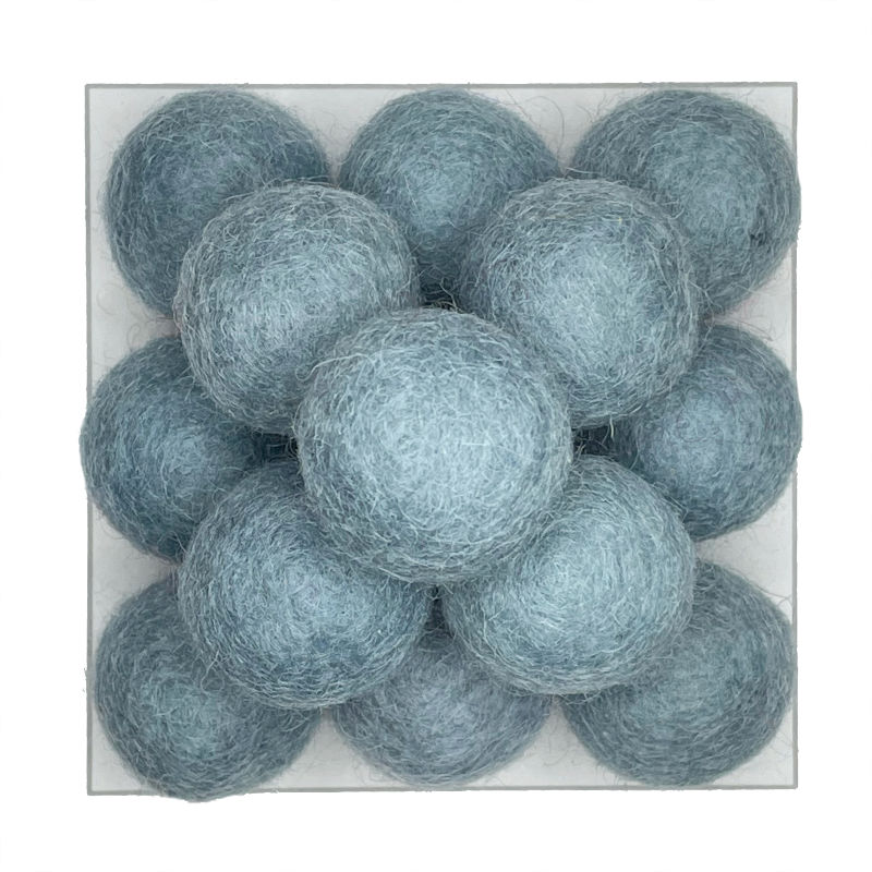 Viltballetje 1,5 cm baby blauw - 15 stuks - gratis verzending Nederland